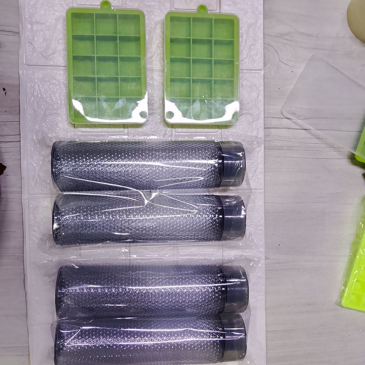 4-Pack Tenta Plastic Water Bottles & 2-Pack Silicone Ice Cube Trays Bundle